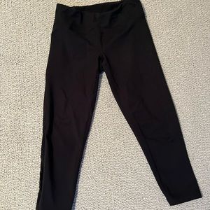 ZELLA black capri leggings with side mesh